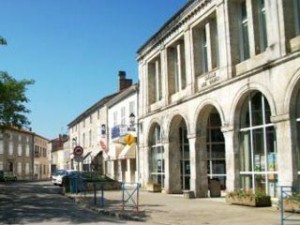 la-halle-aux-grains-la-rochefoucauld